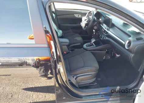 2021 Kia Forte Fe z USA, uszkodzony, nr VIN 3KPF24AD1ME375664